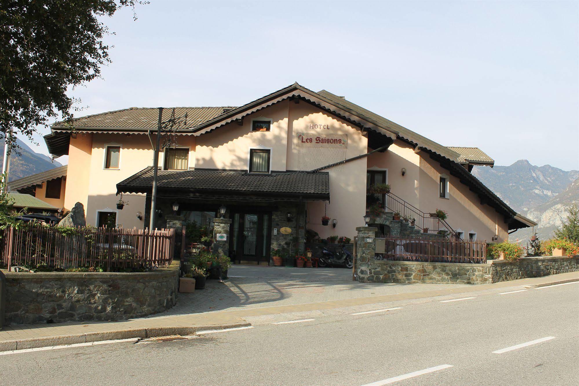 Hotel Les Saisons Saint-Vincent Exterior foto